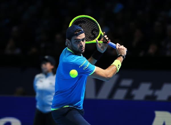 Matteo Berrettini — ATP Tour Tennisspieler spielt mit Signum Pro Firestorm