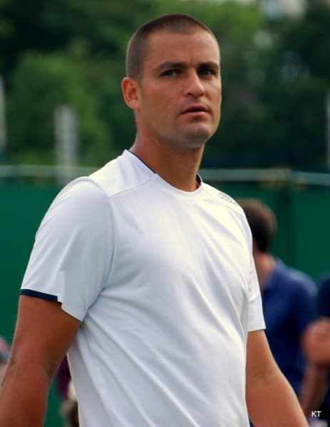 Mikhail Youzhny — ATP Tour Tennisspieler spielt mit Signum Pro Firestorm